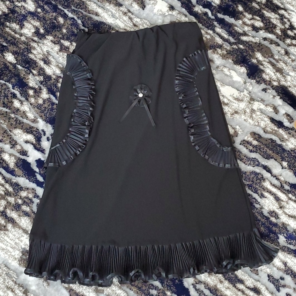 NWOT Black Ruffle Design Midi Skirt - size S